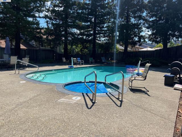 3242 Monika Ln, Hayward CA: https://media.crmls.org/mediaz/cef2a958-de45-46b4-b9d9-486b50286154.jpg