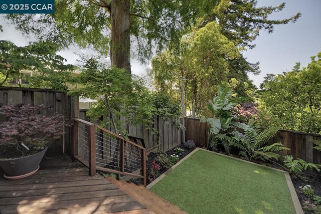 1039 Elsinore, Oakland CA: https://media.crmls.org/mediaz/cef2e1c9-a228-4276-ba16-95d943c6900f.jpg
