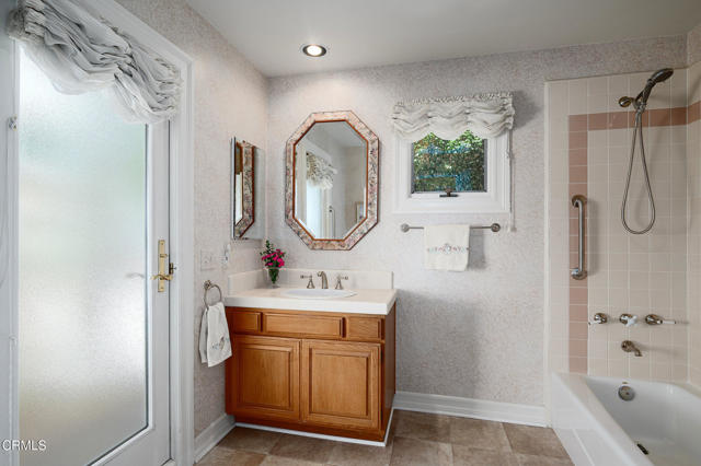 11848 Presilla Road, Camarillo CA: https://media.crmls.org/mediaz/cef381fc-e16d-42b4-b4d0-076b3f8a809a.jpg
