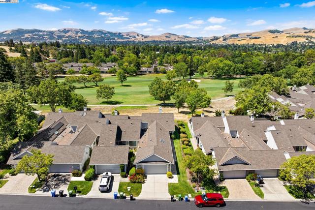 711 Glen Eagle Ct, Danville CA: https://media.crmls.org/mediaz/cef39b49-96a0-4ccc-8acc-8b7c02af3faf.jpg