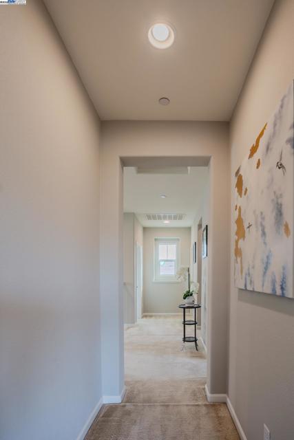 2239 Jessica Way, Tracy CA: https://media.crmls.org/mediaz/cef3aa31-9249-4988-a24d-078076947974.jpg
