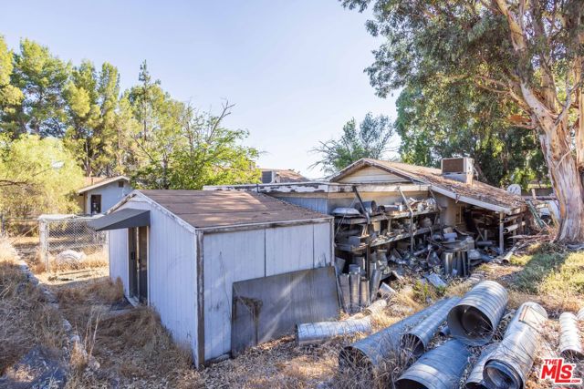 27933 Magic Mountain Lane, Canyon Country CA: https://media.crmls.org/mediaz/cef3b711-a507-4c32-87ab-9b78a4845f13.jpg