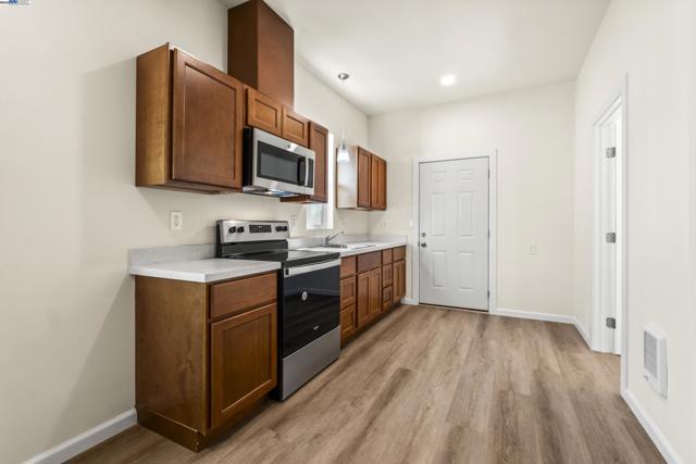 3411 Adeline St, Oakland CA: https://media.crmls.org/mediaz/cef3d9ab-ccee-48ba-95c6-37cb6a91308b.jpg