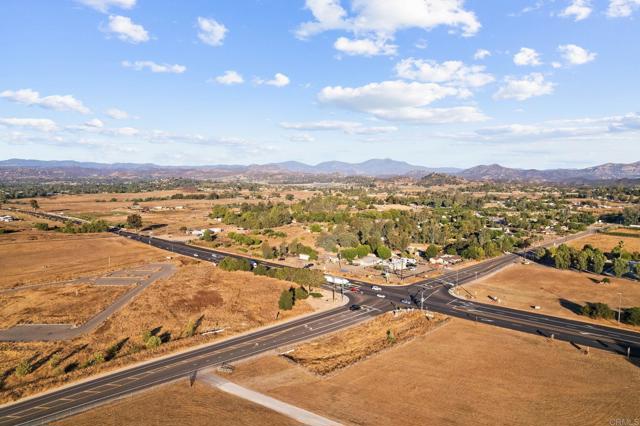 Detail Gallery Image 4 of 35 For 3438 Highway 67, Ramona,  CA 92065 - 4 Beds | 2/1 Baths