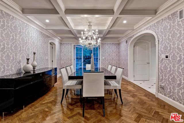 725 N Faring Road, Los Angeles CA: https://media.crmls.org/mediaz/cef4bddd-ca0a-4d51-96e1-d4039a88b26e.jpg