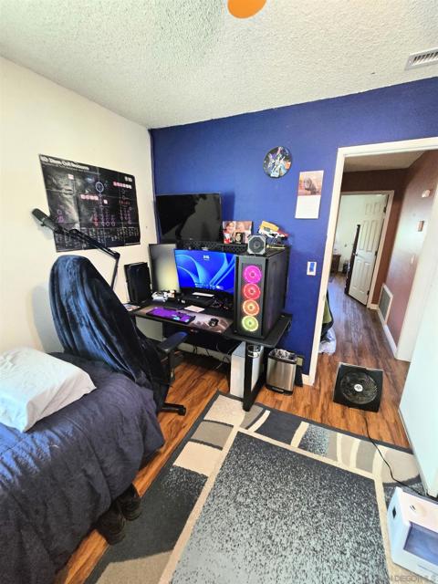 1552 Merlot Ct, Vista CA: https://media.crmls.org/mediaz/cef5245f-3f90-4906-a3c0-1d24d0271047.jpg