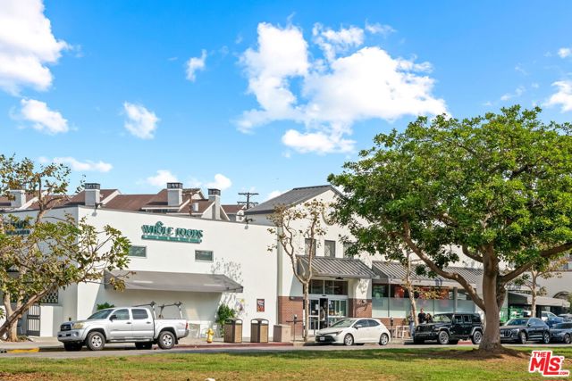 11645 Montana Avenue, Los Angeles CA: https://media.crmls.org/mediaz/cef58e28-1c91-4029-af51-f26a3868ad4f.jpg