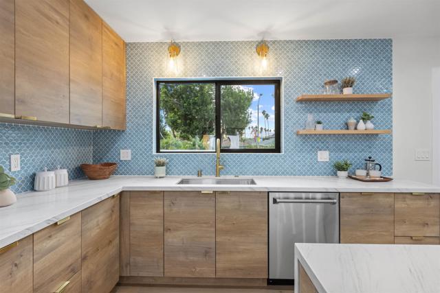 Image 2 of 34 For 6117 La Jolla Boulevard
