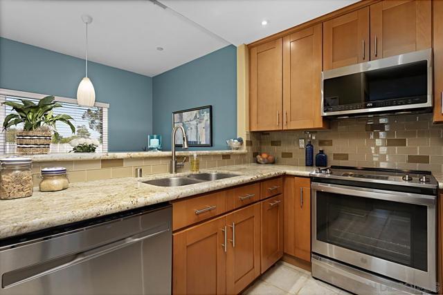 12122 Royal Birkdale Row, San Diego, California 92128, 2 Bedrooms Bedrooms, ,2 BathroomsBathrooms,Condominium,For Sale,Royal Birkdale Row,250020149SD