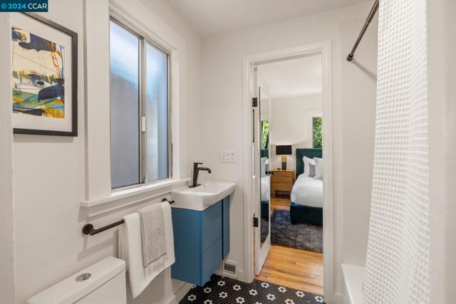 Image 17 of 38 For 1744 Addison Street