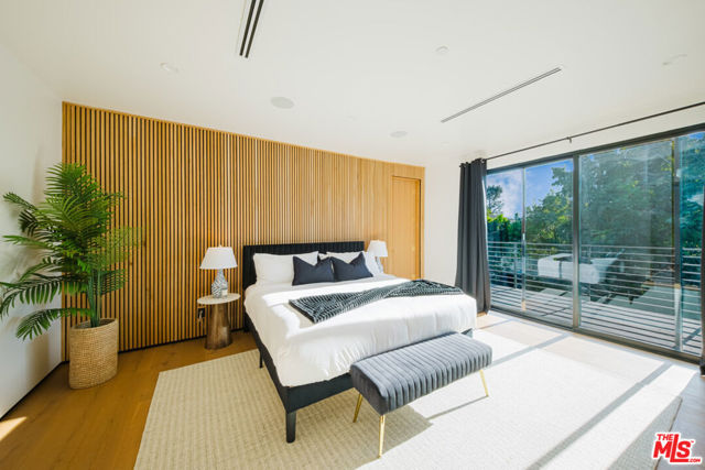 5141 Varna Avenue, Sherman Oaks CA: https://media.crmls.org/mediaz/cef5c5f7-4f3c-4226-9c19-3e1de3c0c576.jpg