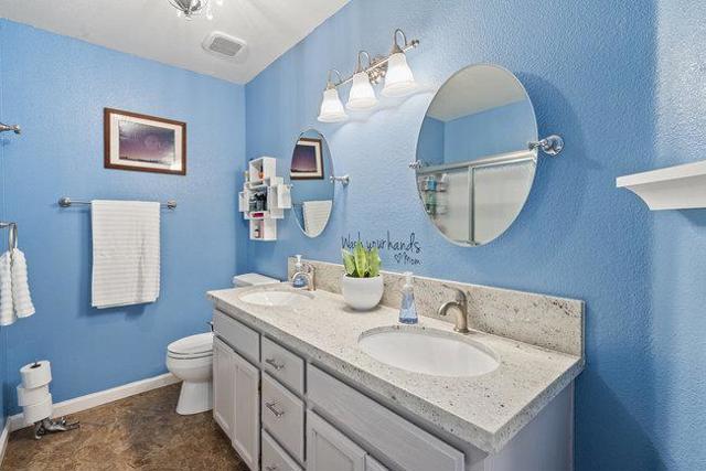 1980 Ponderosa Court, Hollister CA: https://media.crmls.org/mediaz/cef60cef-840f-48af-92e0-98407f7e4e51.jpg
