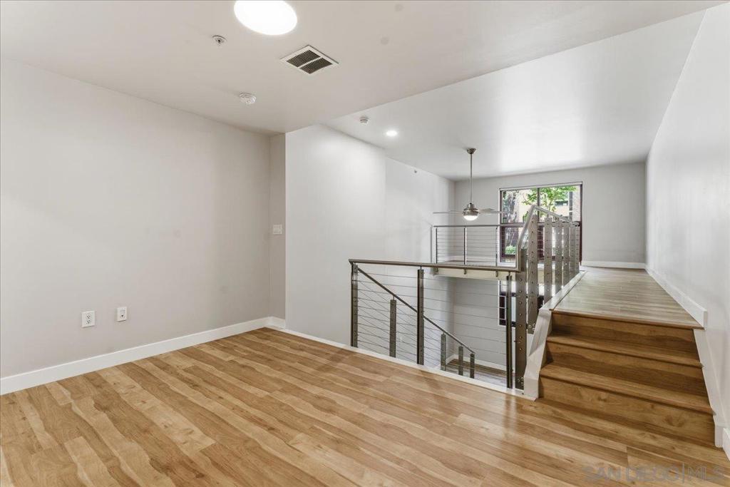 1150 J - photo 12