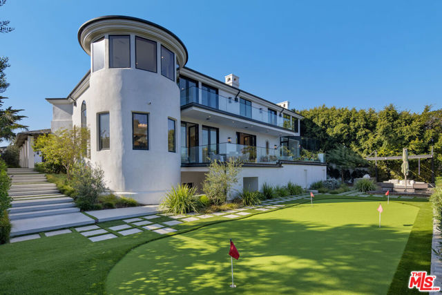7052 Dume Drive, Malibu CA: https://media.crmls.org/mediaz/cef6c0a0-c6ea-4f96-be48-f1e13dbfa5db.jpg