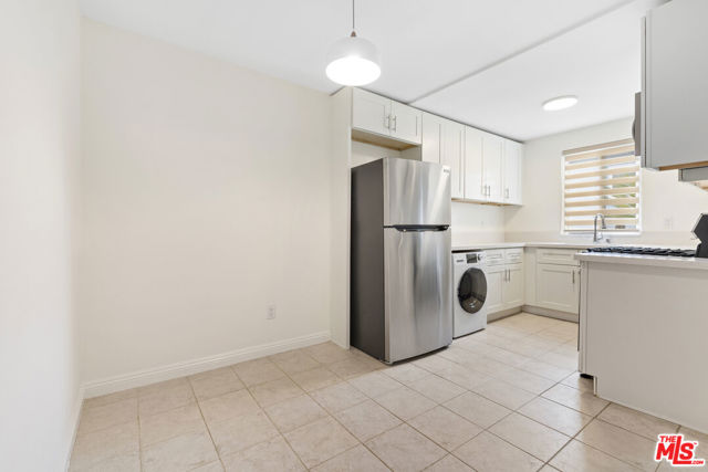 2638 S Barrington Avenue, Los Angeles CA: https://media.crmls.org/mediaz/cef73b1d-9712-457f-9376-23d8eea85db6.jpg
