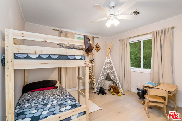 1514 Willow Drive, Topanga CA: https://media.crmls.org/mediaz/cef867d3-0dde-4da4-ace8-d123a84e2254.jpg