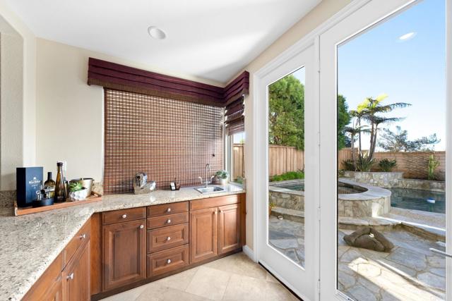 Detail Gallery Image 11 of 52 For 5273 Greenwillow Ln, San Diego,  CA 92130 - 5 Beds | 5/1 Baths