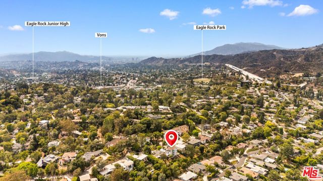 334 Anita Drive, Pasadena CA: https://media.crmls.org/mediaz/cef9800e-1628-4700-8745-a08d37975e5d.jpg