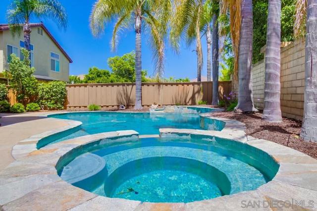 11841 Treewind Ct, San Diego CA: https://media.crmls.org/mediaz/cef9e9c4-2391-42a1-83b4-738fa48c0f76.jpg