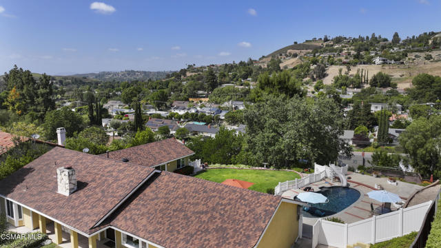 876 Emerson Street, Thousand Oaks CA: https://media.crmls.org/mediaz/cefa108a-6b72-4e6c-912a-2e2df8c2fef7.jpg