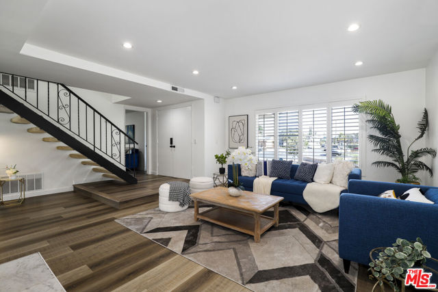 21040 Hackney Street photo 2