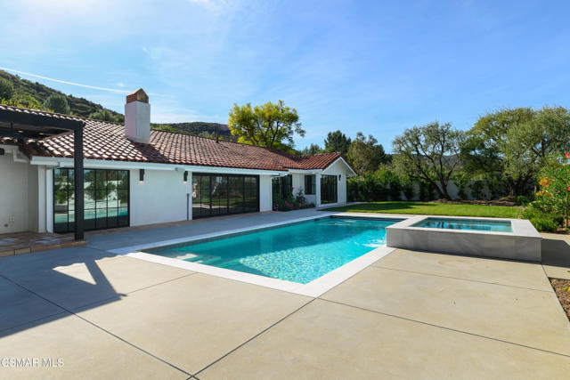 87 Pinecrest Road, Westlake Village CA: https://media.crmls.org/mediaz/cefb16d7-d143-4497-97f9-12bb5e2c050f.jpg