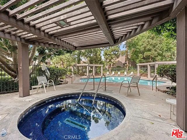 4616 Glencoe Avenue, Marina del Rey CA: https://media.crmls.org/mediaz/cefb934e-eda1-4def-b062-0ecd070b2b23.jpg