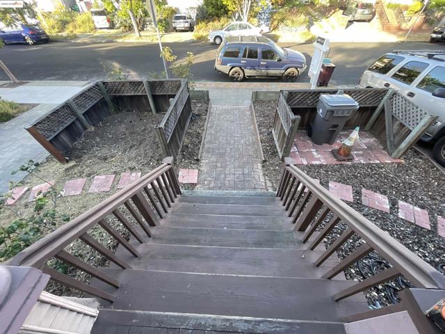35 Randwick Ave, Oakland CA: https://media.crmls.org/mediaz/cefc3f1b-27e7-4373-b530-1677ee6bb567.jpg