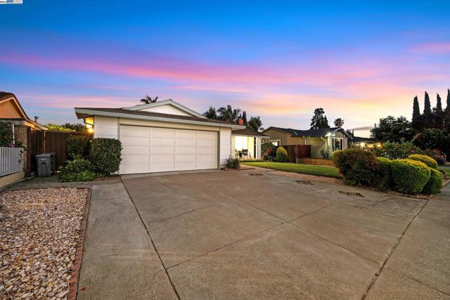 1942 Sherman Dr, Union City CA: https://media.crmls.org/mediaz/cefc47fb-5596-4f1c-aeff-edc7b53ac89a.jpg