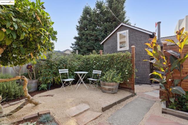 1532 Walnut St, Berkeley CA: https://media.crmls.org/mediaz/cefca6cc-26f5-417a-a317-283712e6acd4.jpg