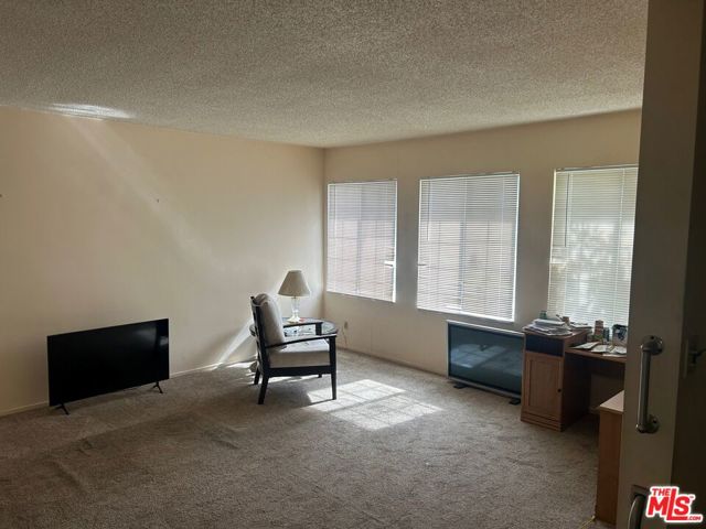 15609 Huston Street, Encino CA: https://media.crmls.org/mediaz/cefd2405-a496-46ba-ba0f-3285853fcf8b.jpg