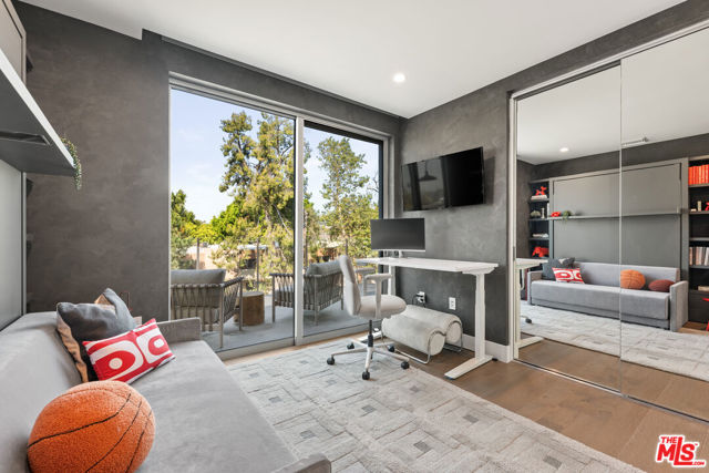 728 N Sweetzer Avenue, West Hollywood CA: https://media.crmls.org/mediaz/cefda790-d5ad-4ffb-87c0-3f4361abd973.jpg