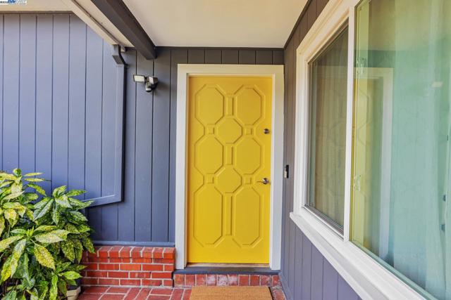 Image 2 of 19 For 2331 Tulare Ave.