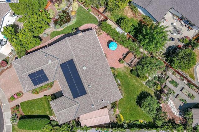 6701 Taffy Ct, Pleasanton CA: https://media.crmls.org/mediaz/cefdf108-fbb8-443e-b19f-9452ee0b5ea0.jpg