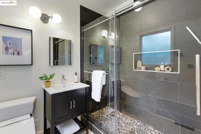 605 Plateau Dr, Kensington CA: https://media.crmls.org/mediaz/cefe02eb-6d7c-48d0-be1e-ccf770b85ed8.jpg