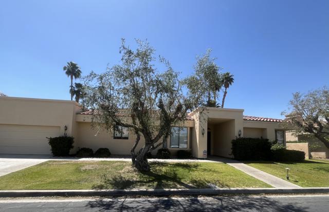 11 Mission Palms W Drive, Rancho Mirage CA: https://media.crmls.org/mediaz/cefee21f-4930-44f8-bbff-9bf82281c6b5.jpg