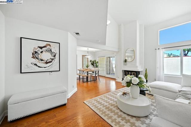 1561 Trimingham Dr, Pleasanton CA: https://media.crmls.org/mediaz/ceff06d3-0228-4a3a-81b3-9b88f8eb5e5c.jpg