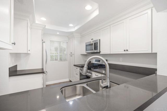 Detail Gallery Image 2 of 35 For 750 Breeze Hill Rd #110,  Vista,  CA 92081 - 2 Beds | 2/1 Baths