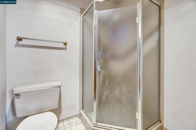 1069 16Th St, Oakland CA: https://media.crmls.org/mediaz/ceff7770-713b-41af-89fd-e311ab7d7d5d.jpg