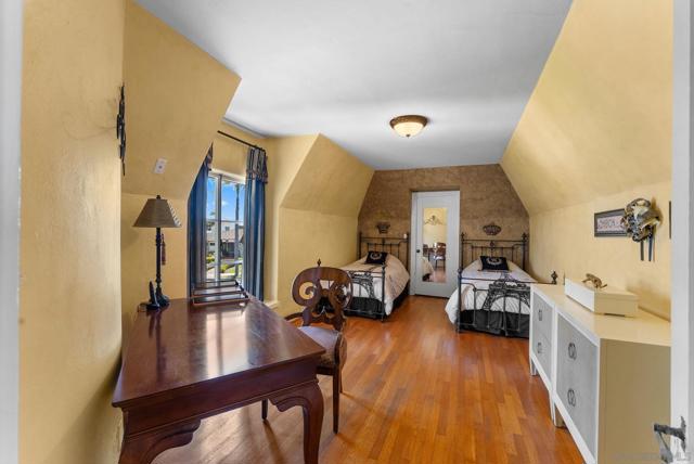 4386 Adams Ave, San Diego CA: https://media.crmls.org/mediaz/ceffe2a5-8d22-447b-98ad-52a1a96c4495.jpg