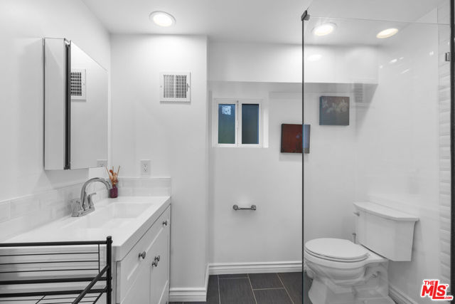 1788 N Orange Grove Avenue, Los Angeles CA: https://media.crmls.org/mediaz/cf007b9f-b033-4e6b-a4cd-9bf2454ed8bd.jpg