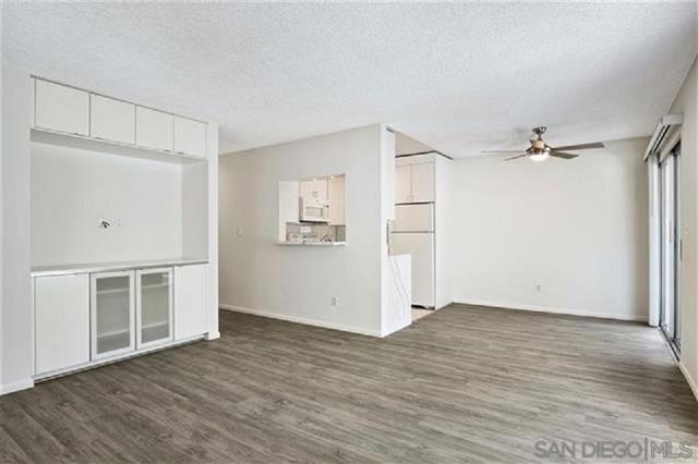 1112 1118 Thomas Avenue, San Diego CA: https://media.crmls.org/mediaz/cf00fe3a-8606-41ae-95a1-0f6cef06af12.jpg