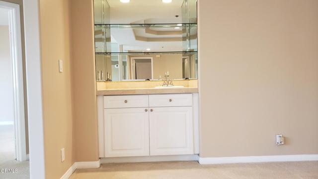 Detail Gallery Image 12 of 54 For 575 S Barrington Ave #404,  Los Angeles,  CA 90049 - 2 Beds | 2/1 Baths