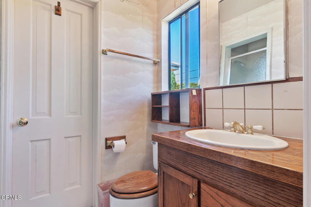 Detail Gallery Image 17 of 30 For 17835 Tarzana St, Encino,  CA 91316 - 4 Beds | 3 Baths