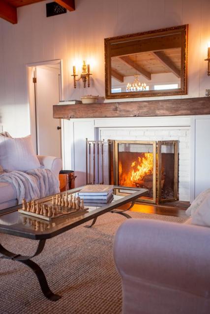 233 Country Club Drive, Carmel Valley CA: https://media.crmls.org/mediaz/cf021051-760b-45cf-8d02-3a02ea9d738d.jpg