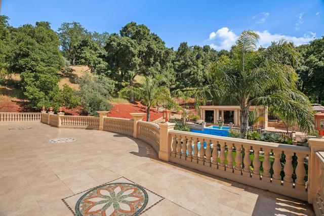 16840 Cypress Way, Los Gatos CA: https://media.crmls.org/mediaz/cf024d4d-508d-4ed9-81b0-ec7dbd2da20a.jpg
