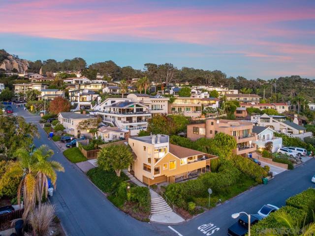 2506 Via Merano, Del Mar CA: https://media.crmls.org/mediaz/cf026c34-8f06-4ad1-b392-fdd94c975b75.jpg