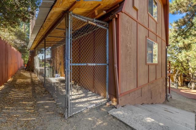 54370 Valley, Idyllwild CA: https://media.crmls.org/mediaz/cf02c10d-94ea-4b2a-8601-39ce108d296f.jpg