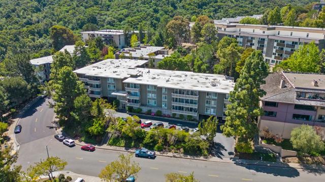 1101 Continentals Way, Belmont CA: https://media.crmls.org/mediaz/cf02d825-eee2-4c76-b279-41304c3a745a.jpg