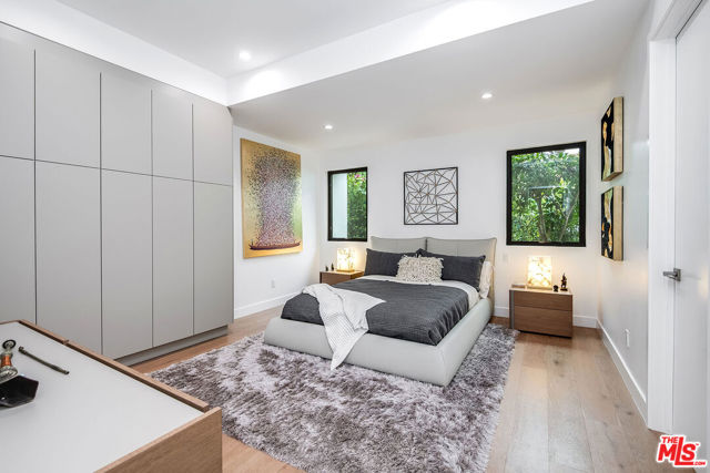 13378 Contour Drive, Sherman Oaks CA: https://media.crmls.org/mediaz/cf038a62-6450-4ed0-a005-cbe977922597.jpg